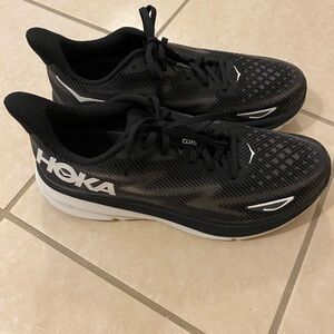 Hoka Men's 11D Black and White Athletic Shoes Like New!